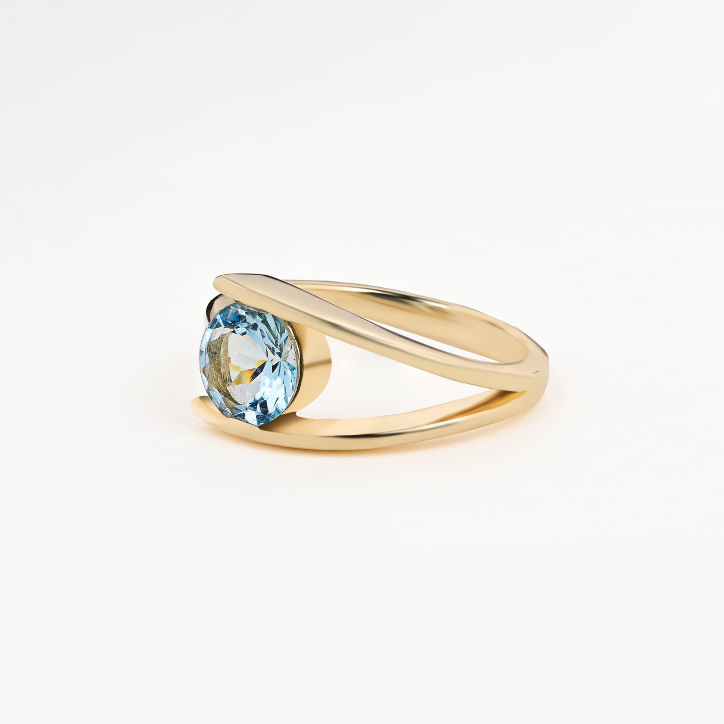 Aurá Tweez Solitaire Ring - Aquamarine | Yellow Gold