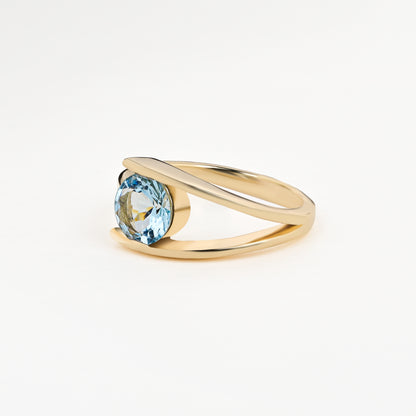 Aurá Tweez Solitaire Ring - Aquamarine | Yellow Gold
