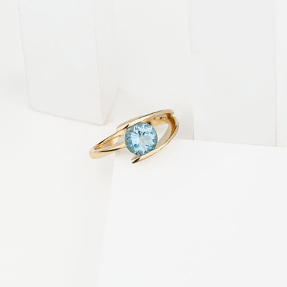 Aurá Tweez Solitaire Ring - Aquamarine | Yellow Gold