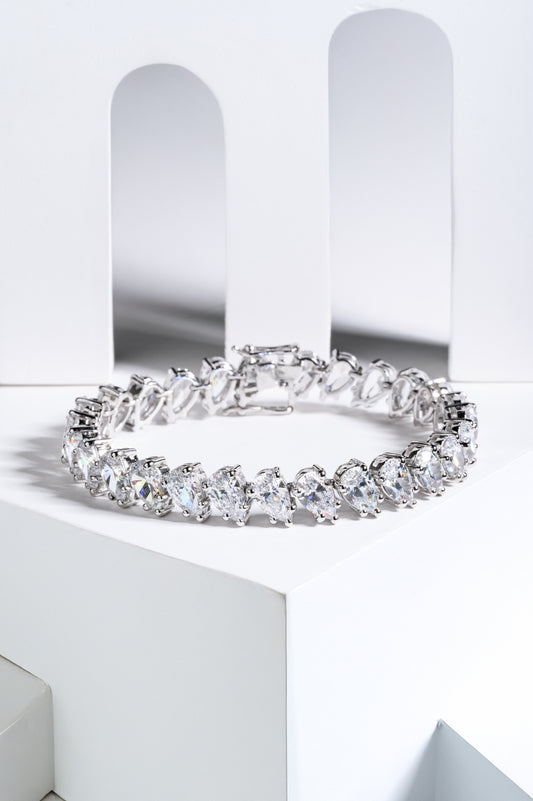The Éternelle Tennis Bracelet | 1 Carat Solitaire Pear Cut Diamond | Platinum