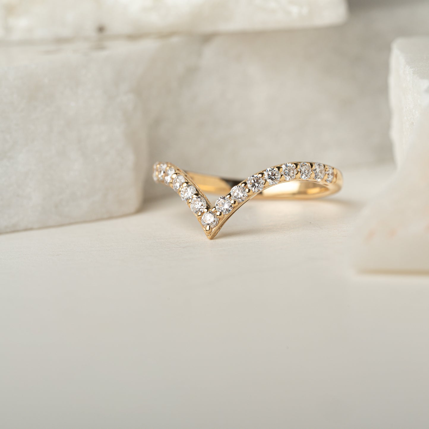 The Éternelle Chevron Band | Diamond | Yellow Gold